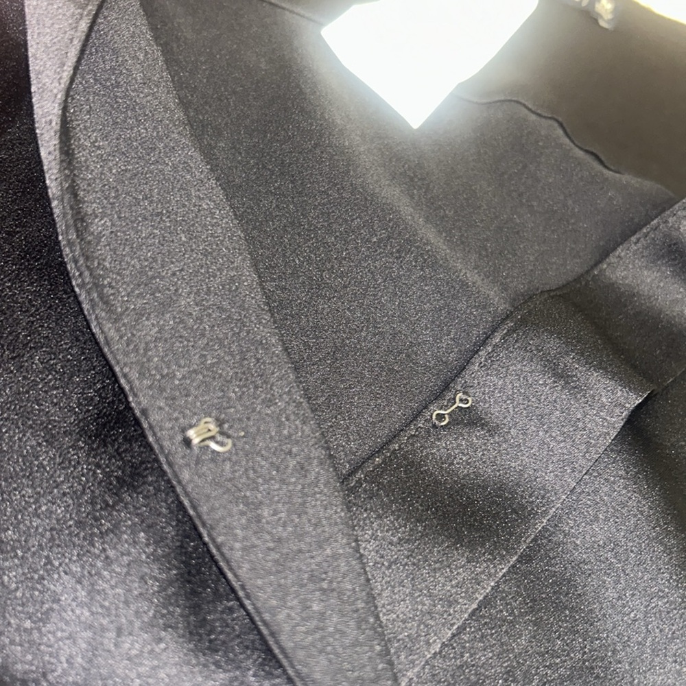 8 HOUR SALE!! NWT!!  Abercrombie & Fitch Satin Wrap Blouse Long Sleeve Black M - Picture 4 of 10